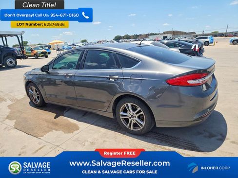 Used 2018 Ford Fusion SE w/ Fusion SE Technology Package FWD image 3