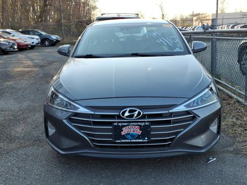Used 2019 Hyundai Elantra SEL image 2