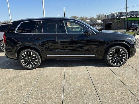 New 2026 Volvo XC90 T8 Plus w/ Protection Package Premier AWD/4WD image 7