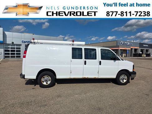 Used 2017 GMC Savana 3500 Extended RWD image 4