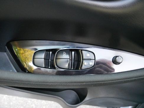 Certified 2025 Nissan Leaf SV Plus FWD image 17