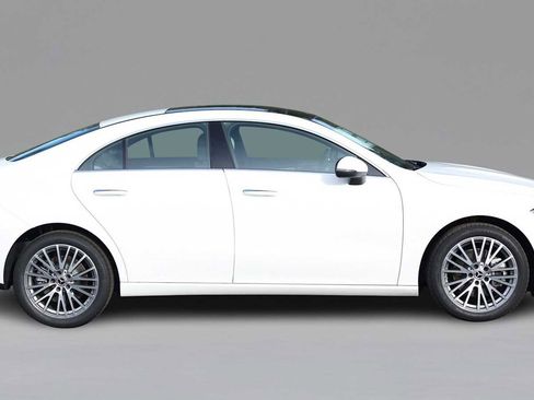 Used 2025 Mercedes-Benz CLA 250 4MATIC image 4