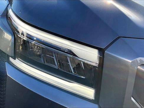 Used 2024 Nissan Frontier SL image 32