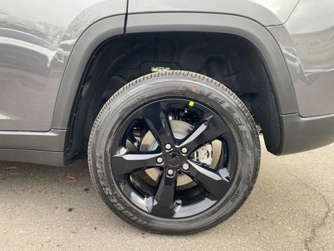 New 2025 Jeep Grand Cherokee Altitude image 16