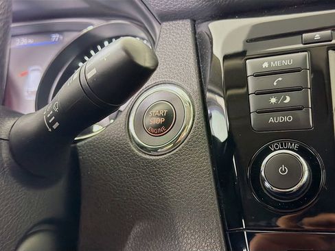 Used 2020 Nissan Rogue SV image 32