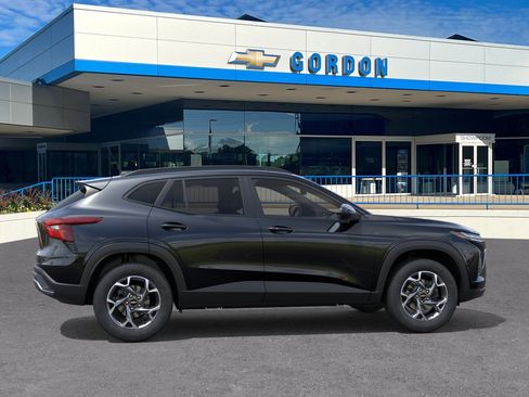New 2026 Chevrolet Trax LT w/ Driver Confidence Package FWD image 5