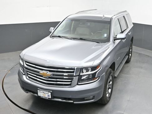 Used 2020 Chevrolet Tahoe LT w/ Luxury Package AWD/4WD image 30