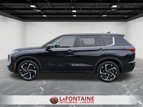 Used 2024 Mitsubishi Outlander SE AWD/4WD image 2