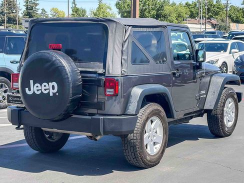 Used 2018 Jeep Wrangler Sport AWD/4WD image 4