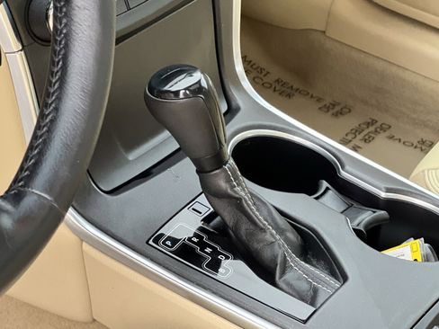 Used 2015 Toyota Camry LE image 17