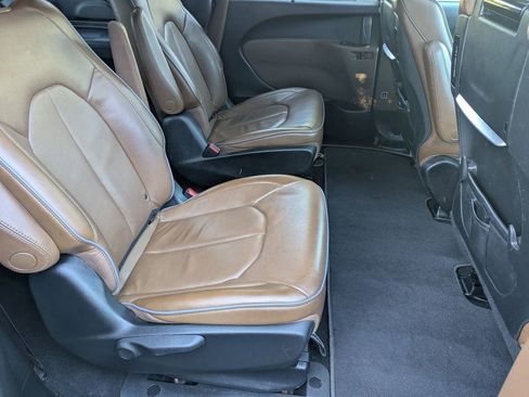 Used 2020 Chrysler Pacifica Limited w/ Advanced Safetytec Group image 28