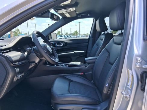 New 2026 Jeep Compass Latitude image 19