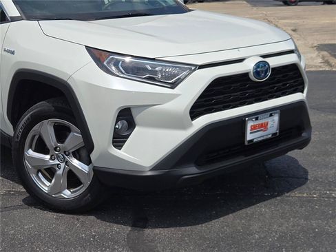 Used 2021 Toyota RAV4 XLE Premium AWD/4WD image 2