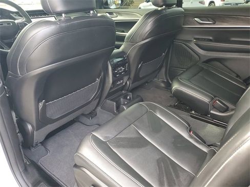 Used 2023 Jeep Grand Cherokee L Limited image 12