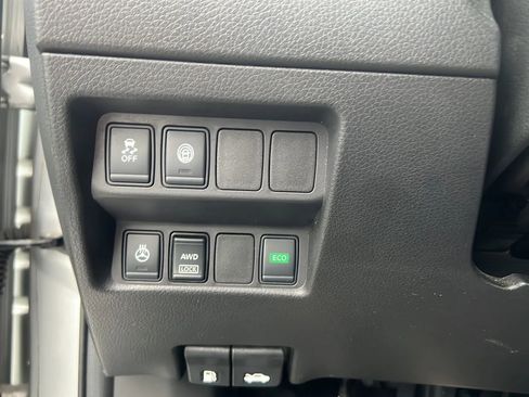 Used 2017 Nissan Rogue Sport SL w/ SL Premium Package image 27