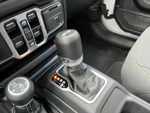 Used 2025 Jeep Wrangler Unlimited Sahara AWD/4WD image 42