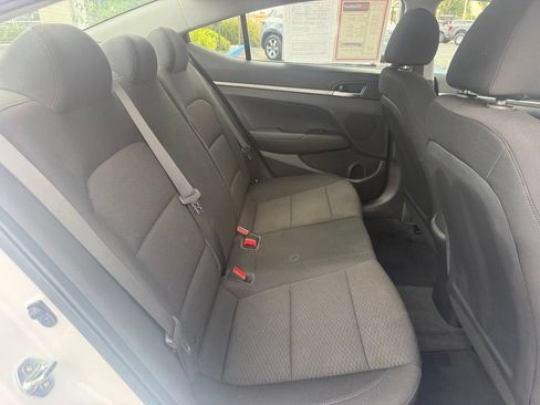 Used 2020 Hyundai Elantra SE w/ Cargo Package (C1) FWD image 28