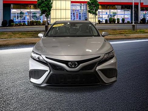 Used 2024 Toyota Camry SE AWD/4WD image 3