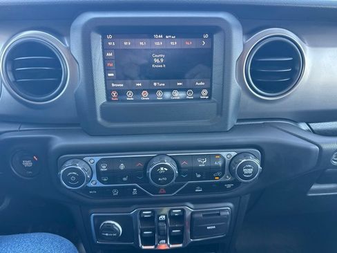 Used 2021 Jeep Gladiator Sport AWD/4WD image 27