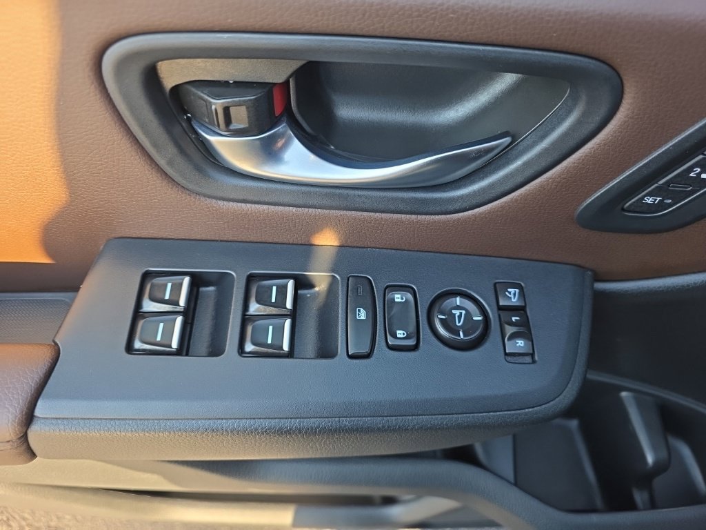Used 2025 Honda Pilot Elite image 13