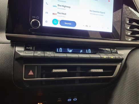 Used 2025 Toyota Camry SE FWD image 24