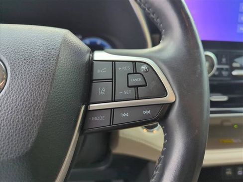 Used 2023 Toyota Highlander Platinum FWD image 17