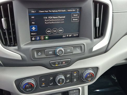 Used 2023 GMC Terrain SLE w/ Driver Convenience Package image 14