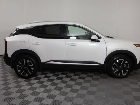 Used 2025 Nissan Kicks SR w/ Illumination Package AWD/4WD image 9