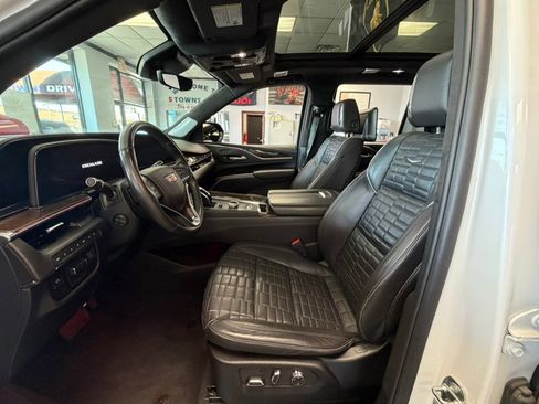 Used 2023 Cadillac Escalade Sport Platinum w/ LPO, ONYX Package AWD/4WD image 34