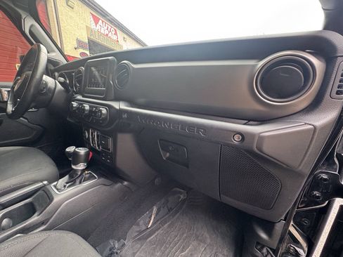 Used 2018 Jeep Wrangler Unlimited Sport S AWD/4WD image 29