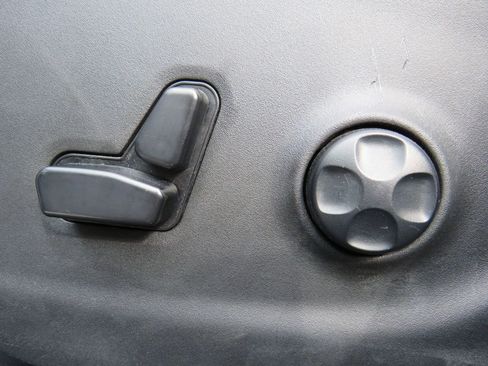 Used 2020 Jeep Cherokee Limited image 36