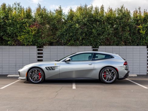 Used 2018 Ferrari GTC4Lusso T RWD image 22