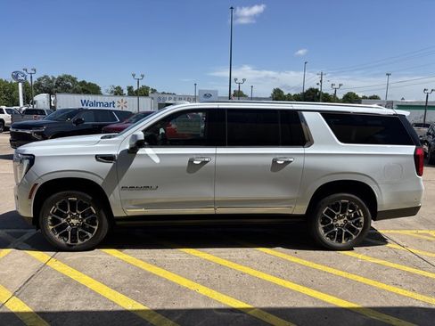 New 2026 GMC Yukon XL Denali w/ Denali Reserve Package AWD/4WD image 9