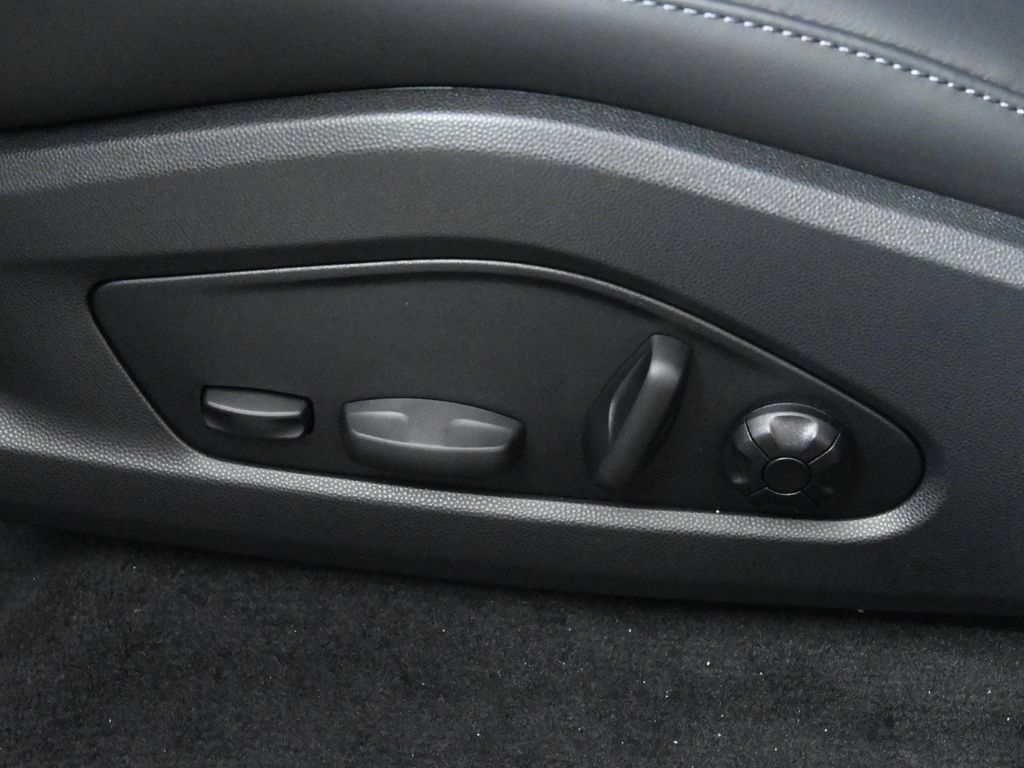 Used 2026 Porsche Macan 4 Electric AWD/4WD image 27