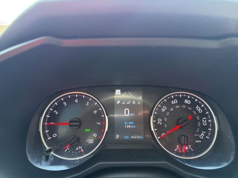 Used 2022 Toyota RAV4 LE image 10