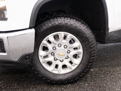 Used 2024 Chevrolet Silverado 3500 LT image 18