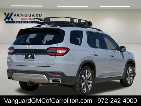 Used 2025 Honda Pilot Touring image 9