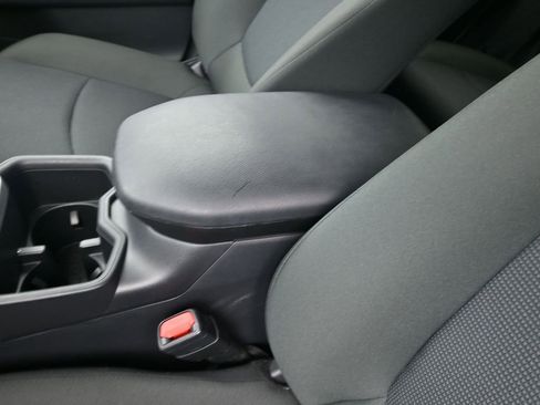 Used 2025 Toyota RAV4 LE image 27