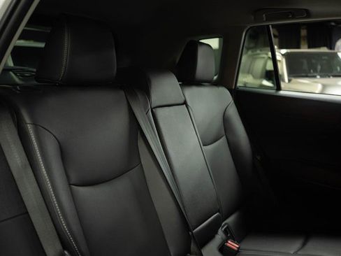Used 2023 Toyota Corolla Cross XLE w/ Convenience Package FWD image 17