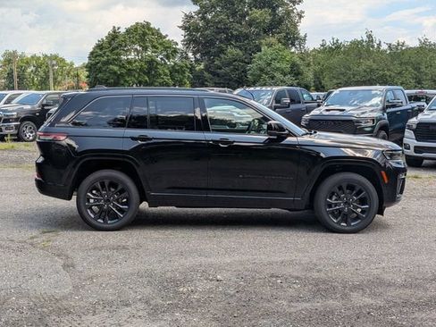 New 2026 Jeep Grand Cherokee Limited AWD/4WD image 2