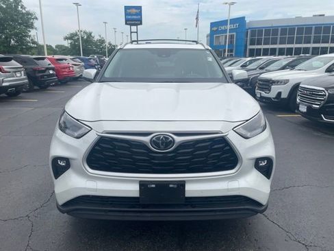 Used 2024 Toyota Highlander XLE AWD/4WD image 6