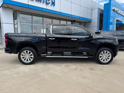 Used 2020 Chevrolet Silverado 1500 High Country w/ Technology Package AWD/4WD image 6