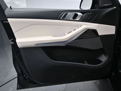 Used 2025 BMW X7 M60i image 30