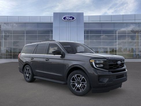 New 2026 Ford Expedition Active image 7