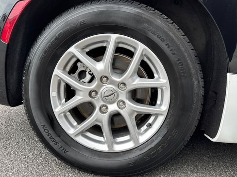 Used 2023 Chrysler Pacifica Touring-L FWD image 19