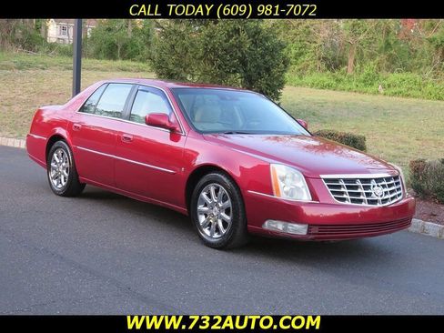 Used 2009 Cadillac DTS w/ Sun And Sound Package FWD image 3