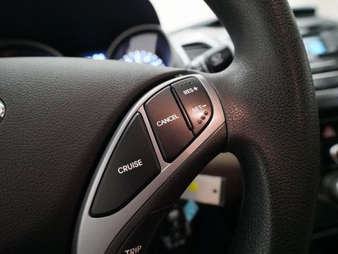 Used 2016 Hyundai Elantra SE image 17