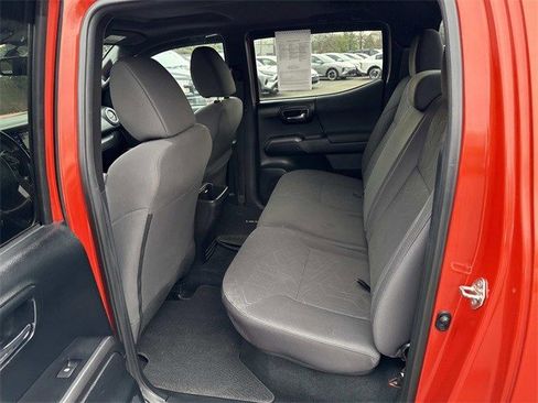 Used 2016 Toyota Tacoma TRD Sport image 17