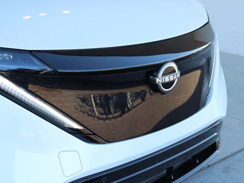 Used 2023 Nissan Ariya AWD image 12