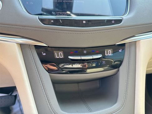 Used 2021 Cadillac XT5 Premium Luxury image 25